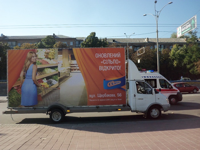 реклама на брендмобиле киев